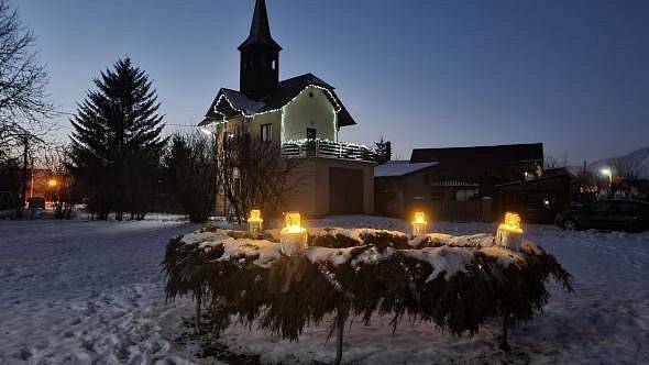 V nedeľu 22.12.2024 o 18,00 hodine na Pastierisku sa bude zapaľovaľ 4. adventná sviečka za príchodu Betlehemského svetla a spievania kolied.