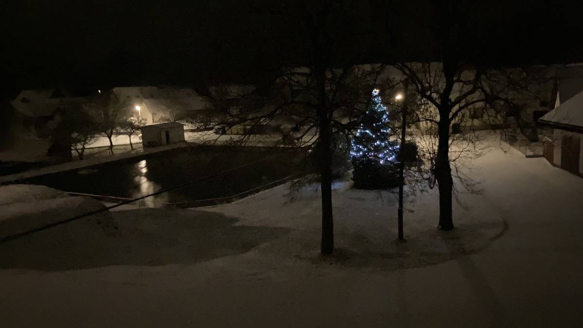 Zastupitelstvo obce přeje všem občanům krásné prožití vánočních svátků, bohatého Ježíška, hodně štěstí, zdraví, radosti a spokojenosti do nového roku.