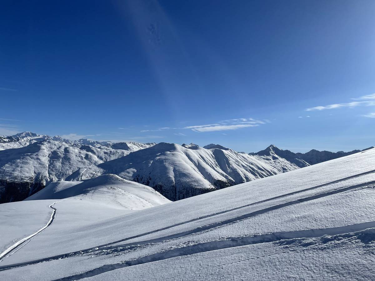 Vážení spoluobčané, v tuto krásnou vánoční dobu bych vám rád jménem celého zastupitelstva popřál klidné a radostné svátky. Nechť jsou pro vás Vánoce obdobím, kdy se obklopíte těmi, které máte rádi, a načerpáte sílu do nadcházejícího roku. Přeji vám zdraví, štěstí a pohodu nejen během těchto svátků, ale i v celém nadcházejícím roce. Ať nás všechny spojuje vzájemná pomoc a porozumění, které jsou základem silné a soudržné komunity, naší Vranové. R. Cichra, starosta obce.