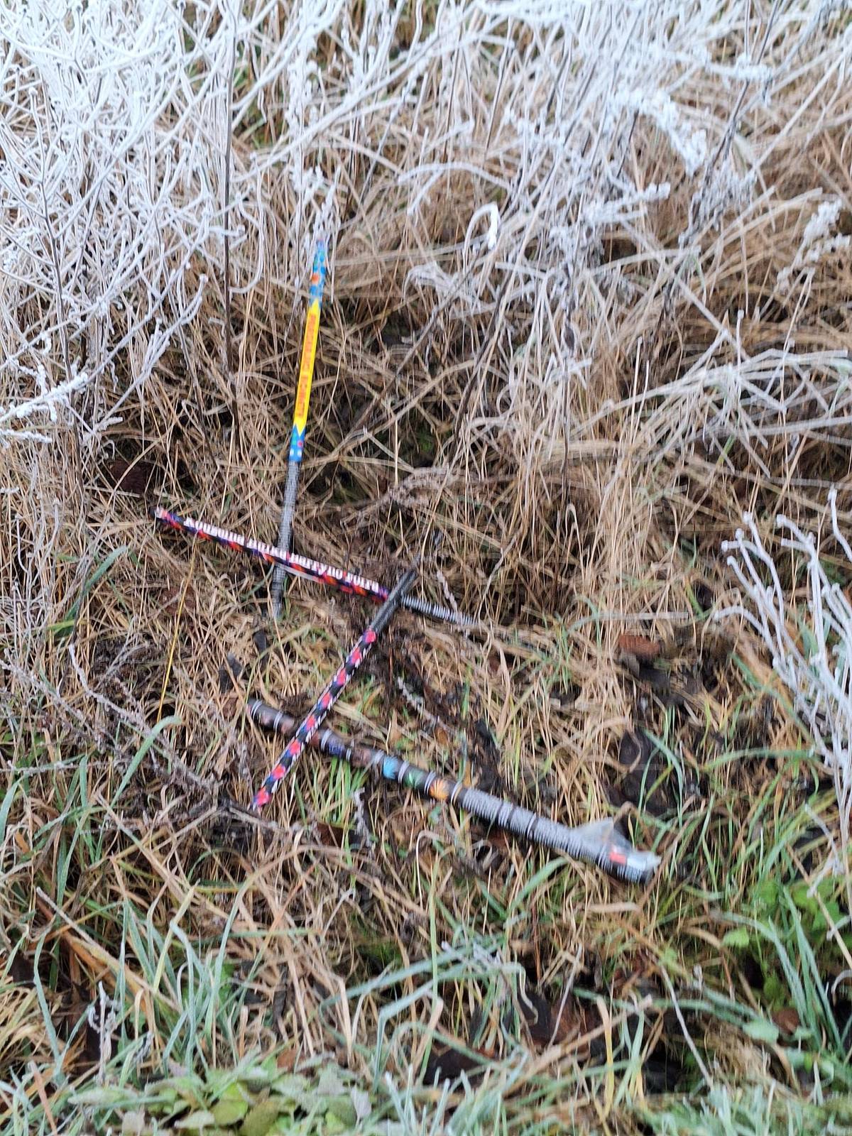 Chtěli bychom Vás poprosit: když jdete odpalovat pyrotechniku v obci  (i na polích), bylo by vhodné tento odpad uklidit. Děkujeme😊