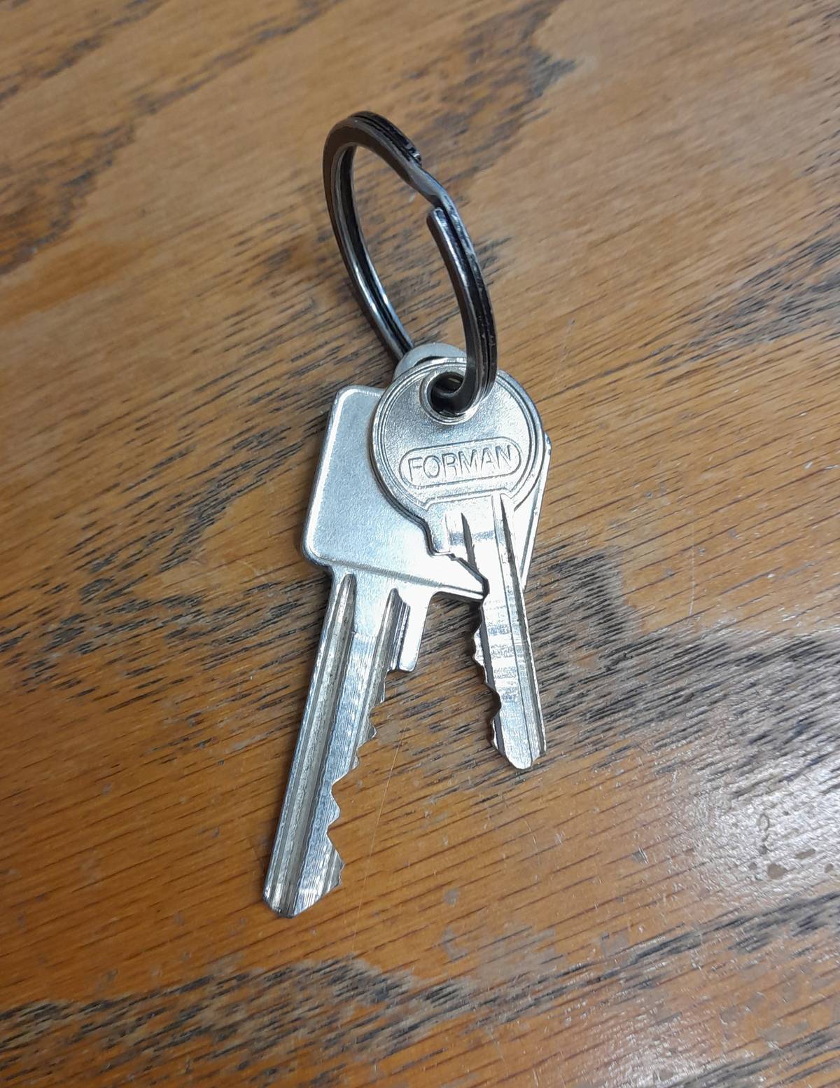 U DDM Oslavany na ul. Hybešova byl nalezen svazek 2 klíčů. Majitel si ho může vyzvednout na sekretariátě mětského úřadu, telefon 546 418 411.