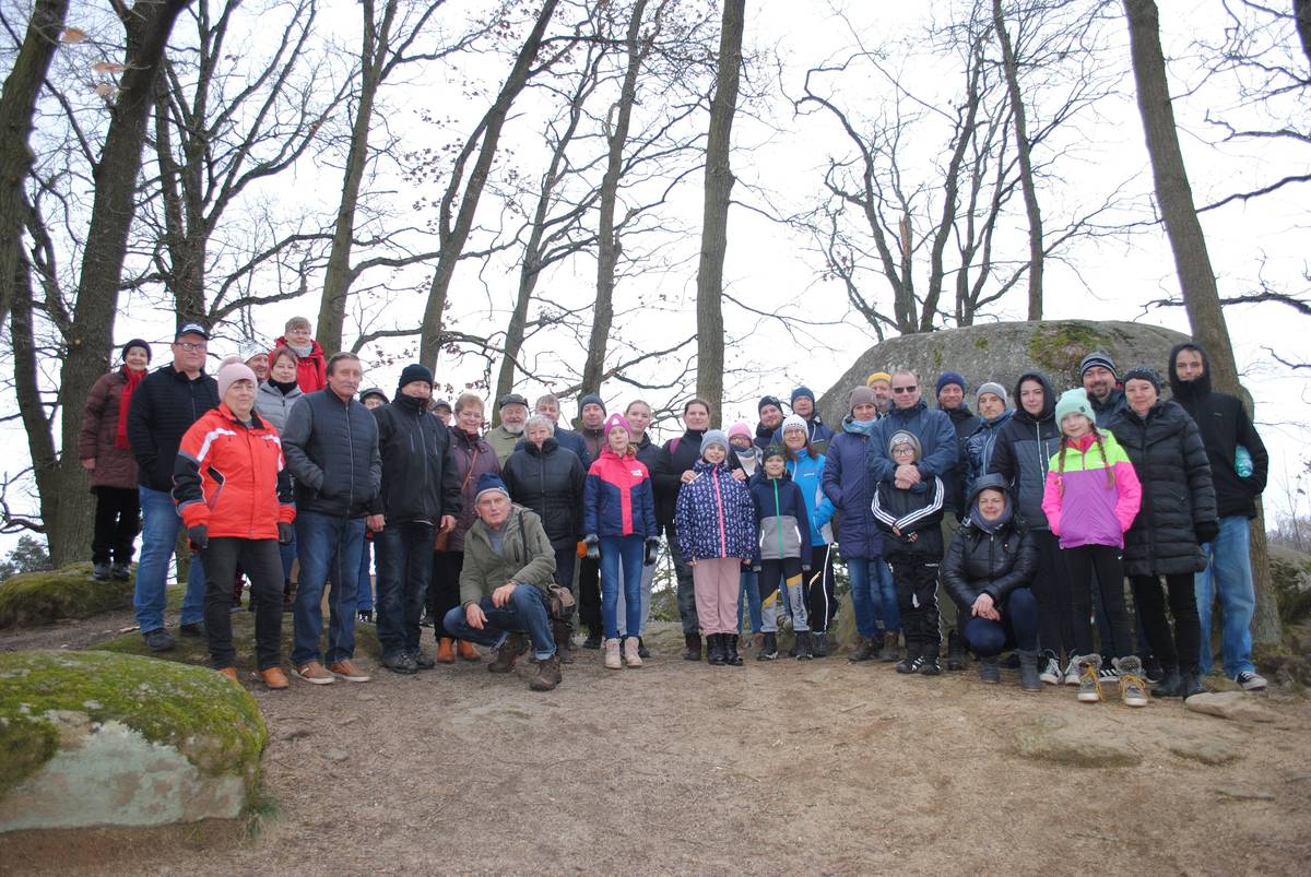 SDH Kadov a obec Kadov Vás srdečně zve na 18.Novoroční pochod po čertových kamenech 1. 1. 2025 ve 13,30 hod. od viklanu v Kadově.Účastníci od 0 do 100 let pochodují podle svého rytmu a sil. Zakončení bude v klubovně posezením s malým občerstvením.