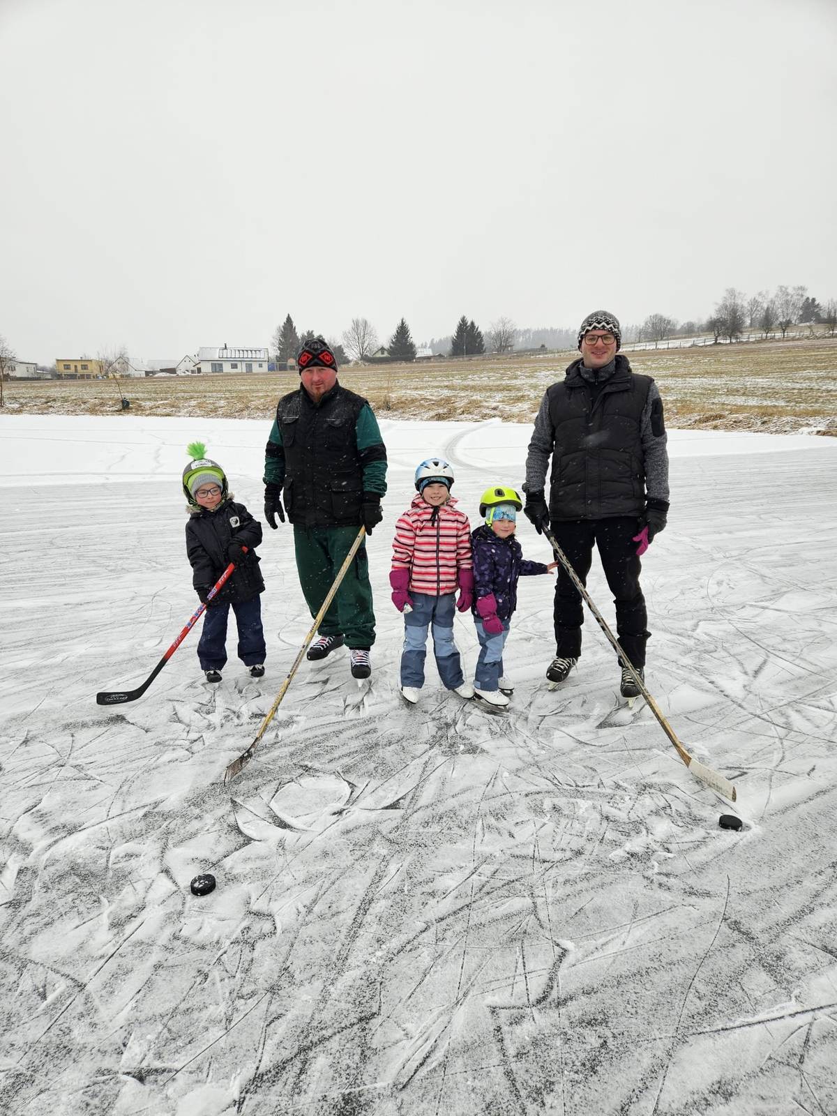 Vícemilská hokejová liga zahájena (VHL) - již 2. ročník      Otevírací doba: od nevidím do nevidím Přijďte si zabruslit a rozhýbejte tělo po vánočním lenošení ;-)