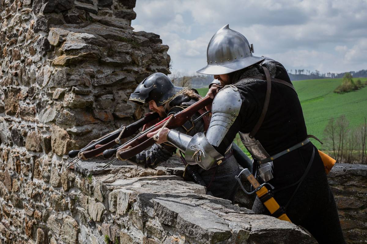 Na některých akcích je ochrana hlavy povinná.