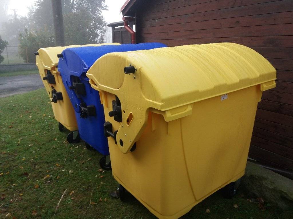 PAUŠÁLNÍ POLATEK OBCE VOLEVČICE ZA ODVOZ SMĚSNÉHO, BIO, SEPAROVANÉHO A OBJEMNÉHO ODPADU NA ROK 2025 PRO TRVALE PŘIHLÁŠENÉ OBČANY V OBCI A REKREAČNÍ OBJEKTY JE STANOVEN NA 600 KČ. Poplatek je možno zaplatit na OÚ do konce března 2025.