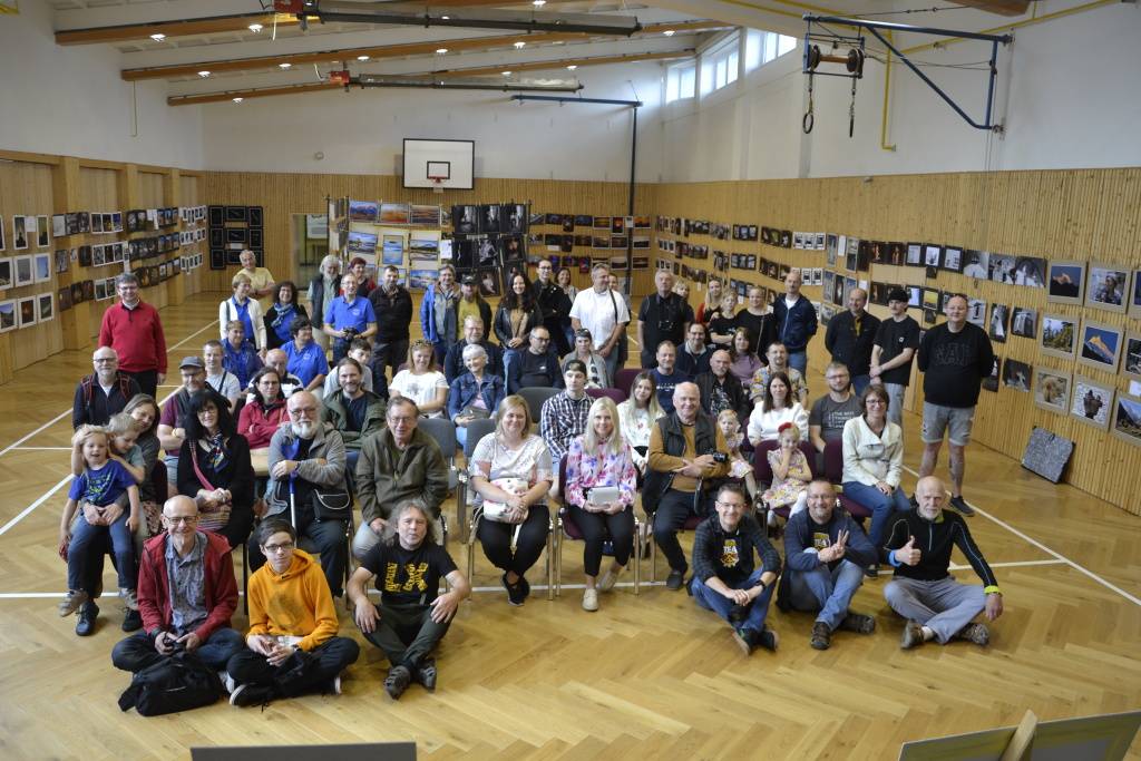 Záznam z průběhu 24. ročníku výstavy amatérských fotografů FOTO na PROVÁZKU 2024.