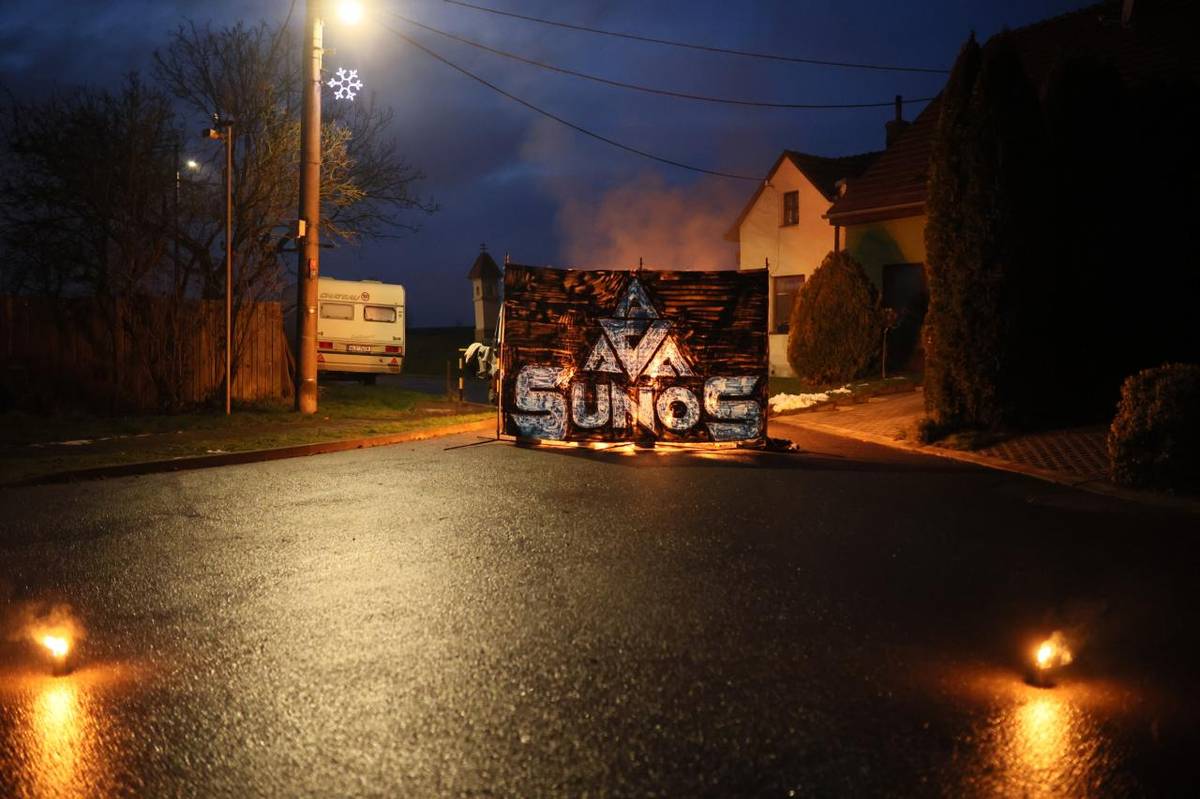 7.12 jsme rozsvítili vánoční strom u kterého nechybělo překvapení v podobě ohnivé show SUNOS