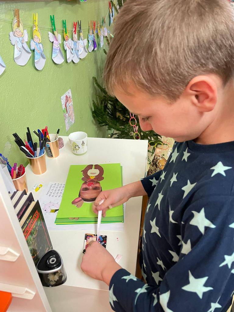 3. třída se ze čtvrtka na pátek účastnila vánoční přespávačky ve škole.