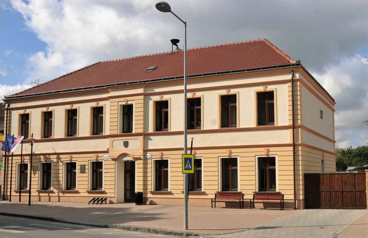 Posledný januárový týždeň bude mať referát daní predĺžené úradné hodiny, pretože fyzické a právnické osoby majú v tento týždeň poslednú možnosť podať priznanie k dani z nehnuteľností.