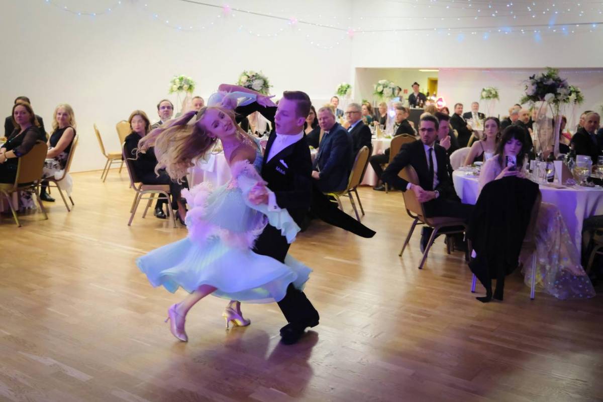 Pozrite si výber z fotografií z jubilejného 30. ročníka Mestského reprezentačného plesu v Stupave, ktorý sa niesol v duchu elegancie, tradície a výnimočnej atmosféry.