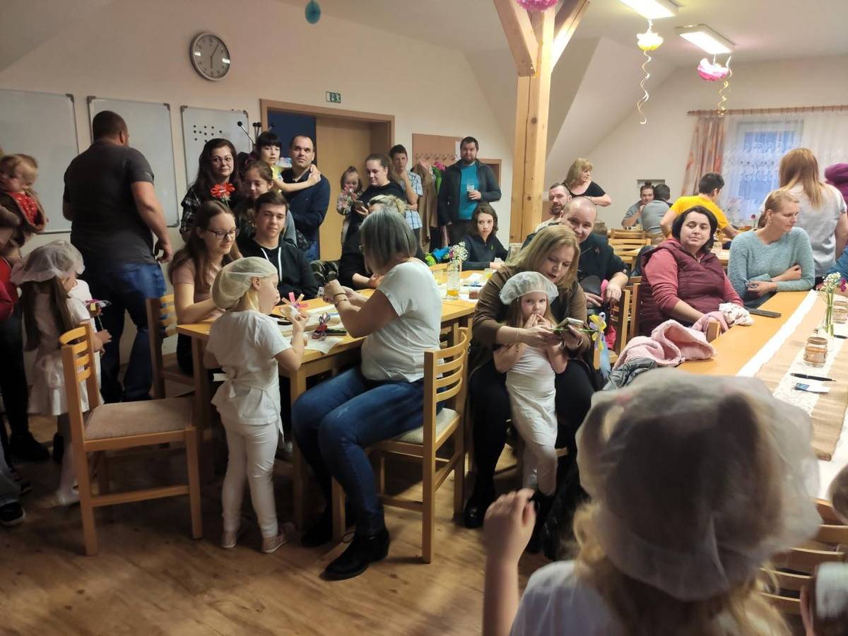 Sobotní večer 9. března 2024 patřil Obecní dům oslavě tradičního svátku – Mezinárodního dne žen. Oblíbená oslava začala v 18:00, kdy po krátkém přivítání zahájily svá vystoupení děti.