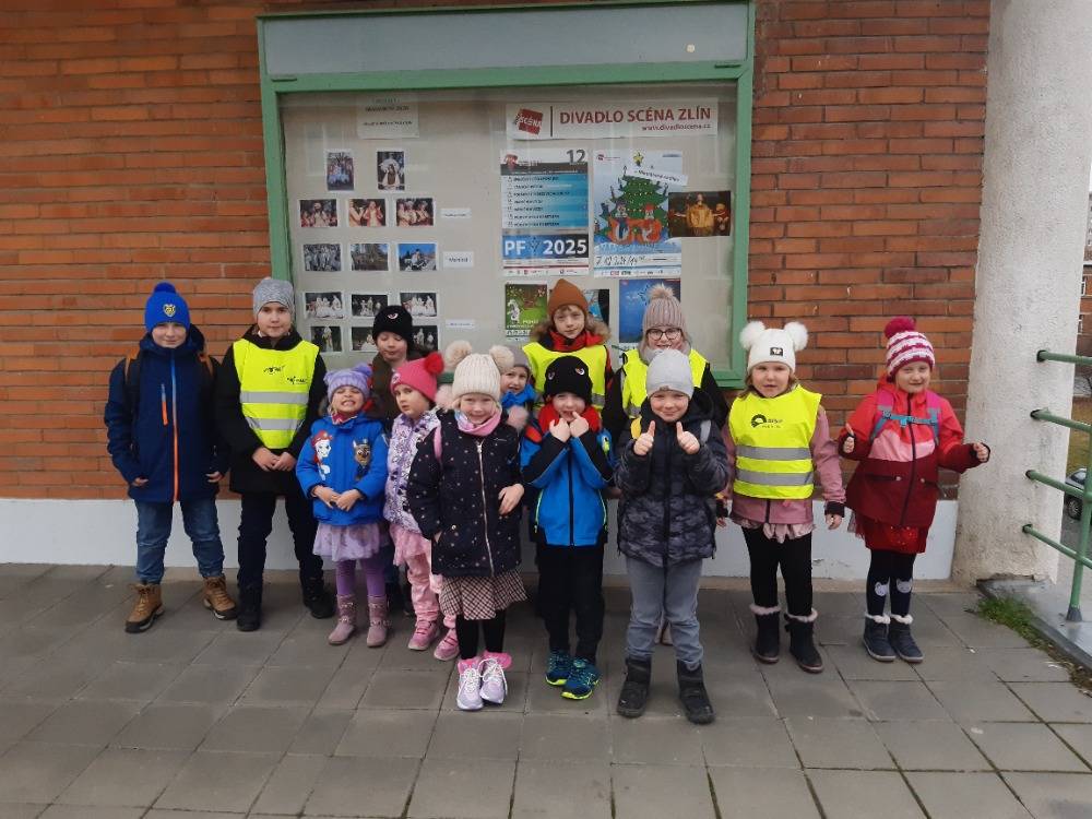 Dne 18. prosince 2024 žáci ZŠ a předškoláci MŠ navštívili divadelní představení ve Zlíně.