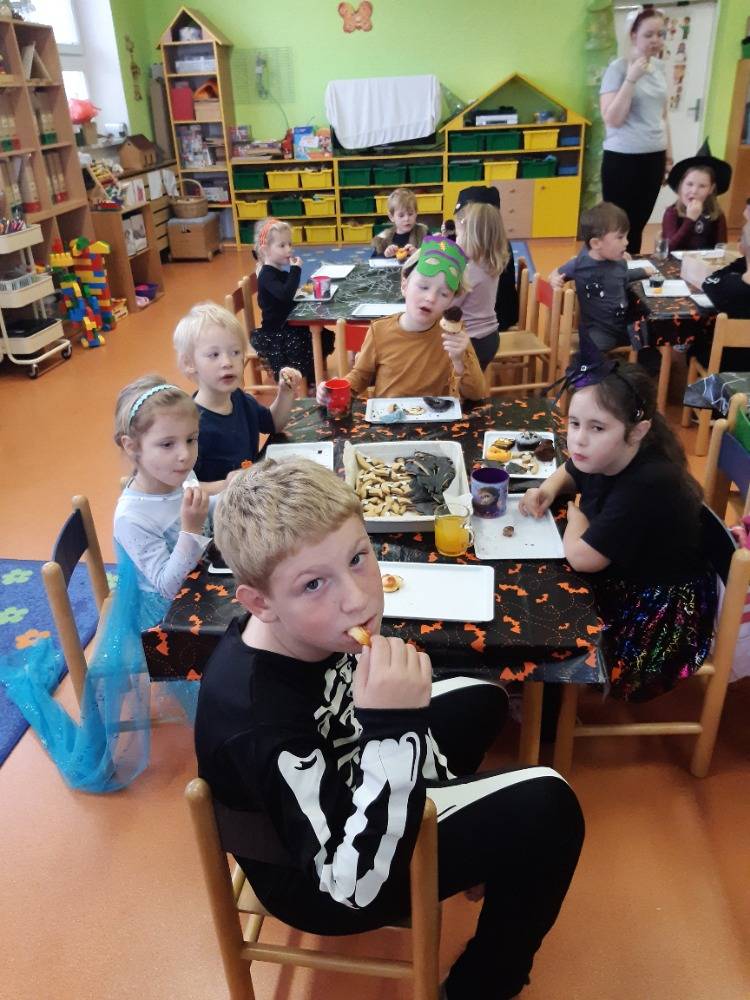 Dne 1. listopadu 2024 se na základní a mateřské škole konala společná akce s tématem Haloween a Dušičky.