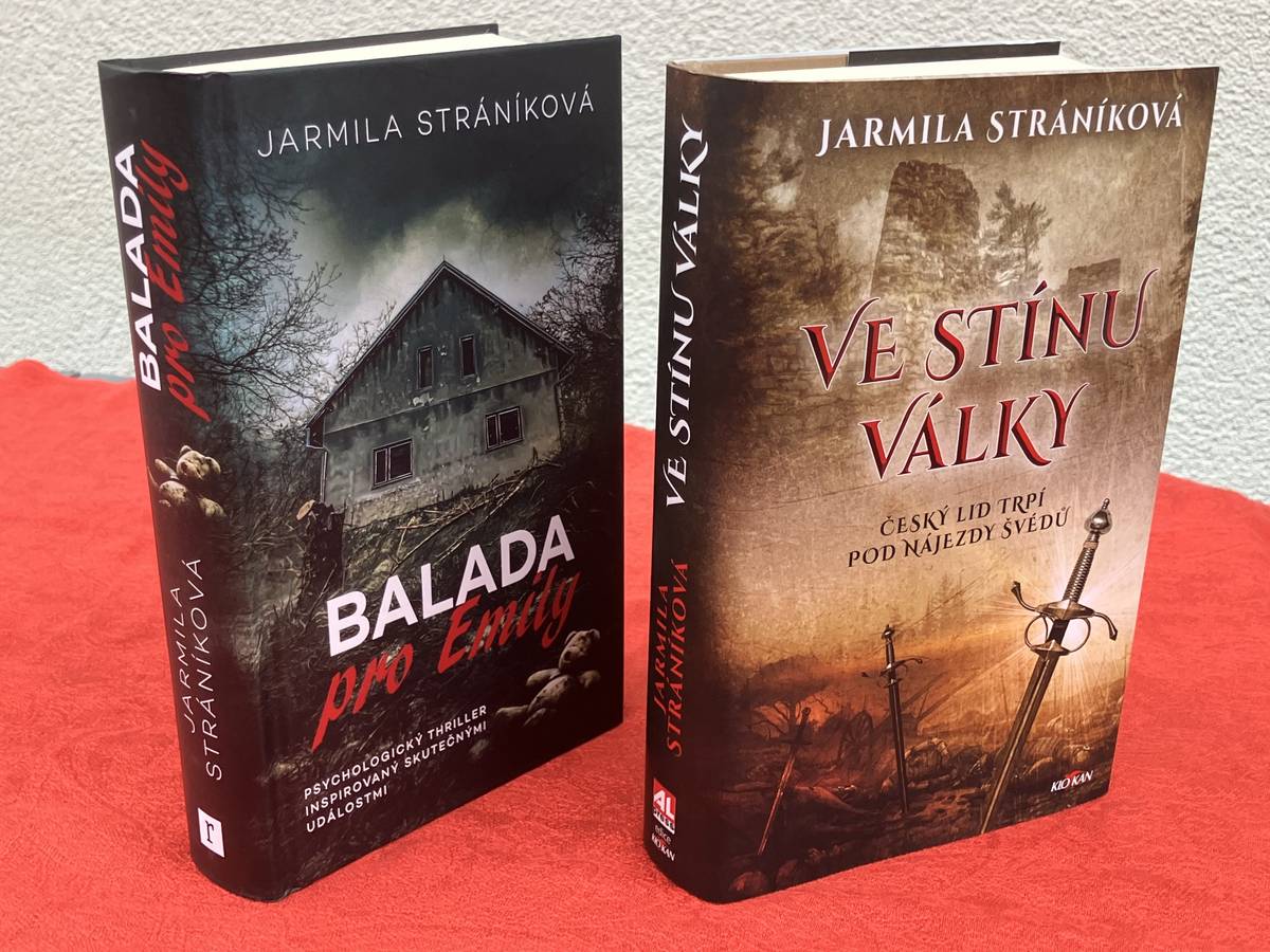 Blízké setkání s Jarmilou Stráníkovou 31.1 2025 v 18.00 v restauraci u Vlastence Zveme vás na Blízké setkání s Jarmilou Stráníkovou, která žije v naší obci a je autorkou dvou vydaných knížek. Její prvotinou byl historický dobrodružný román Ve stínu války z období Třicetileté války. Druhá kniha Balada pro Emily, která je označována za mysteriózní thriller a je inspirována skutečnými událostmi, se odehrává v několika časových liniích od současnosti až do doby na konci druhé světové války. Celý děj je zasazen do česko-německého pohraničí. Na jaře jí vyjde třetí kniha, plná tajemna a záhad, s názvem Meluzína. Určitě bude zajímavé dozvědět se, kde bere inspiraci pro svou tvorbu. Jak taková kniha vzniká a kde, jako matka dvou malých dětí, dokáže najít čas i sílu psát.