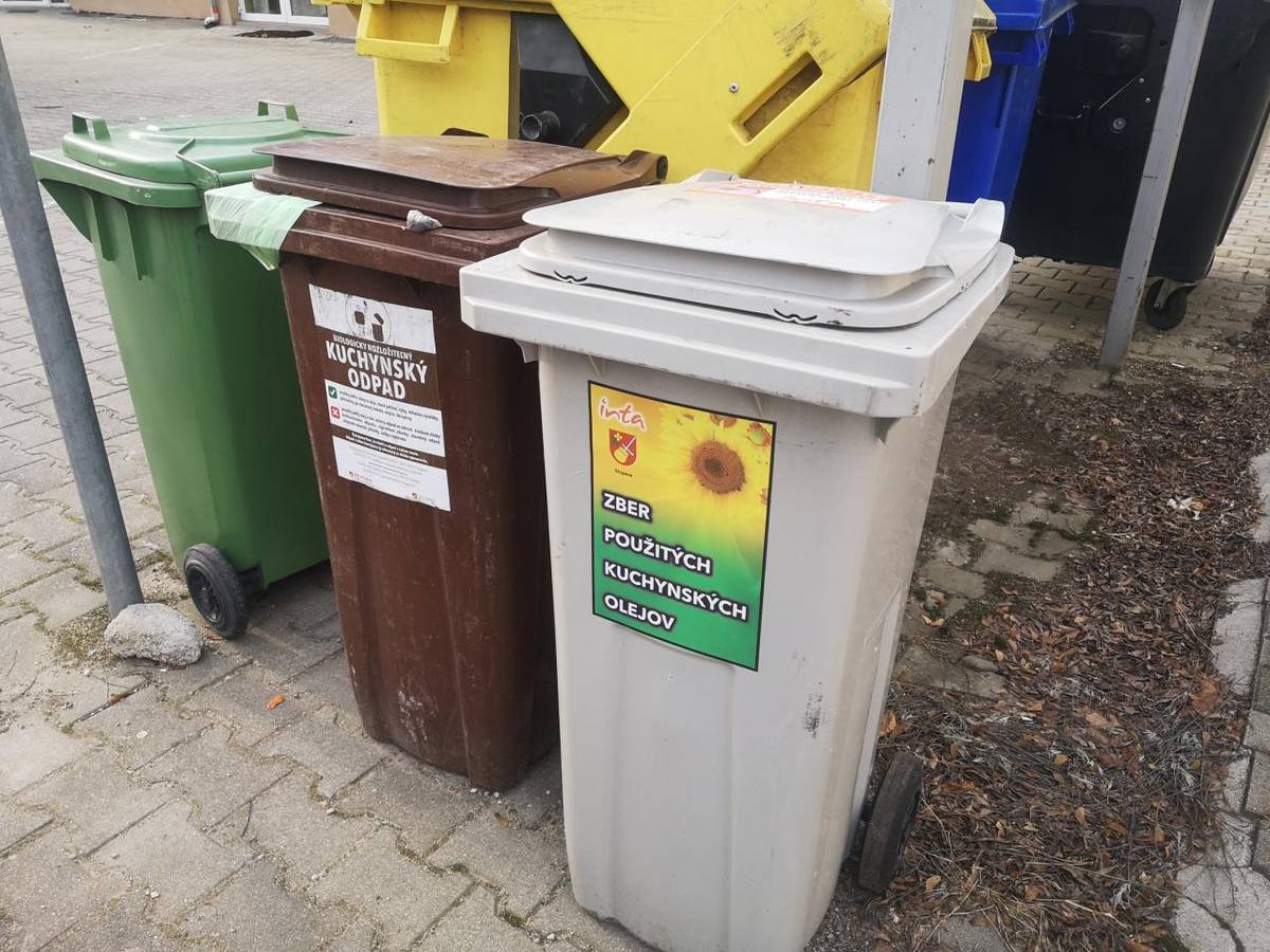 Stupava stráca množstvo vyseparovaného oleja. Už dlhšiu dobu je problém s odpadom, ktorý sa v zberných nádobách sivej farby nachádza.