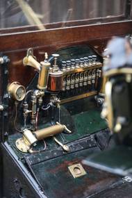 Svého času to byl vrchol nabídky Mercedesu, který měl pod kapotou 9,2litrový čtyřválec. Zvláštní je také typem karoserie s označením Roi des Belges, kterou používala luxusní auta své doby a značí dvě sedadla ve vzadu rozšiřující se karoserii. 60 HP ji ale dostalo až během svého života, původně to bylo spíše sportovní auto.