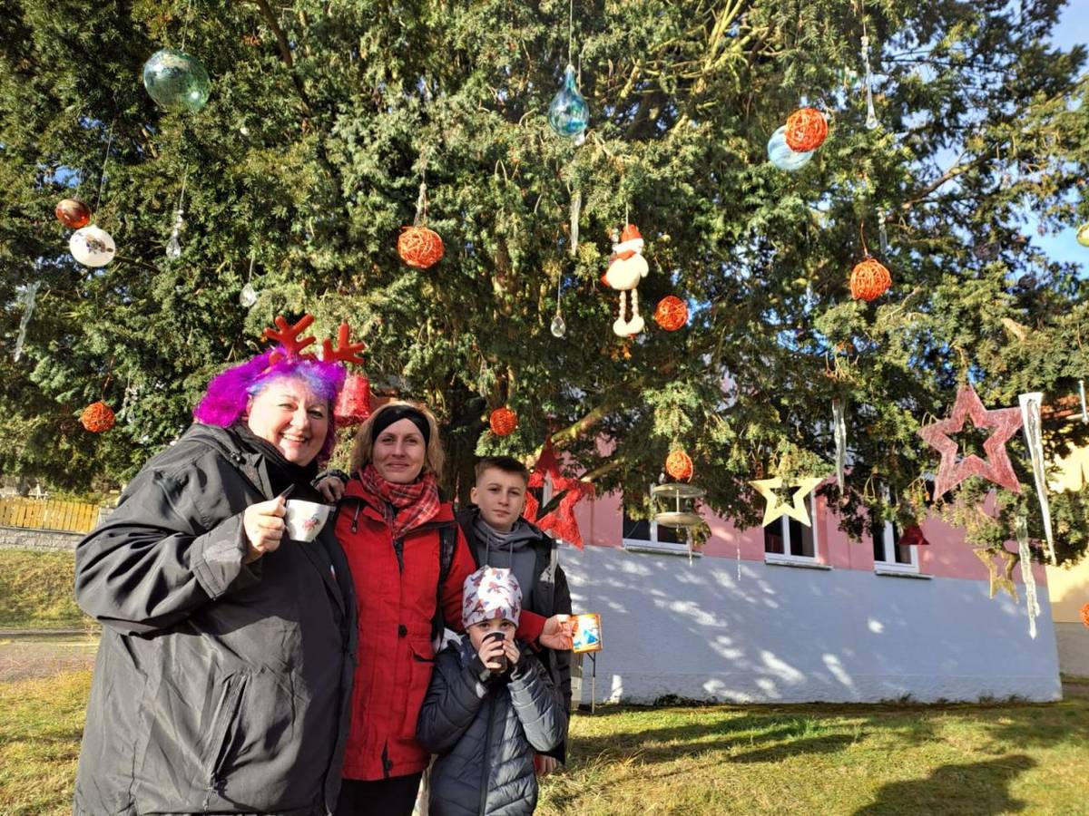 O první vánoční Strom přání se postarali manželé Hanka a Miloš Vetenglovi. Za úžasný nápad a organizaci děkujeme!