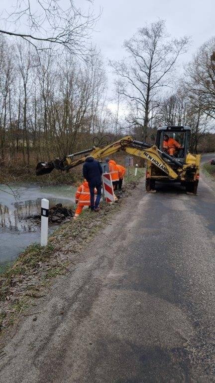 Zítra 30.1.2025 bude uzavřena komunikace Šamonice - Křižovatka sil. I/20 (ke Kozině), v místě za Šlajsů. Bude zde prováděna výměna zatrubnění pod vozovkou. Jedná se o jednodenní akci!