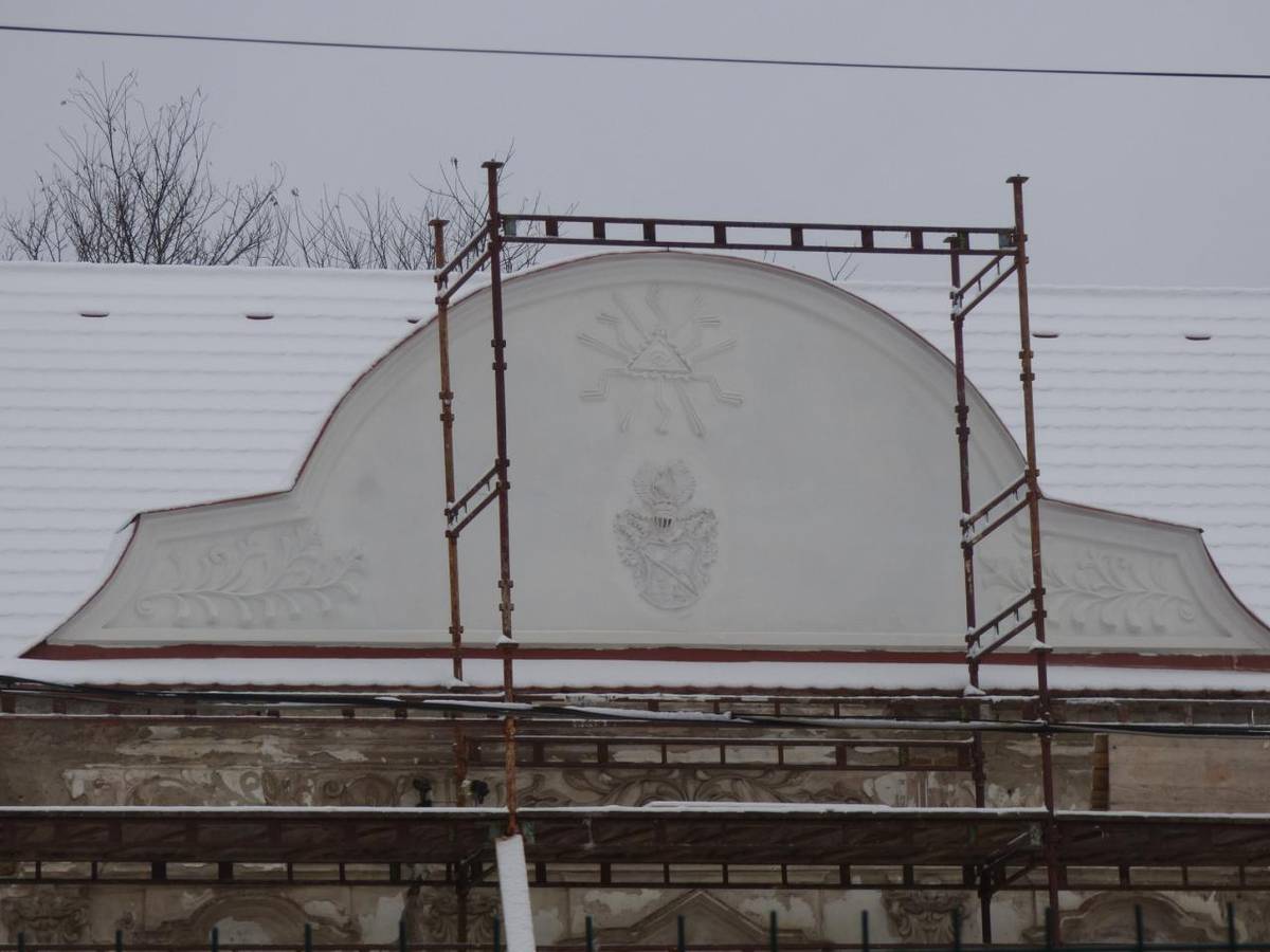 V Hodejove zvrátili chátrajúci osud Kubíniovskej kúrie, postupne ju rekonštruujú