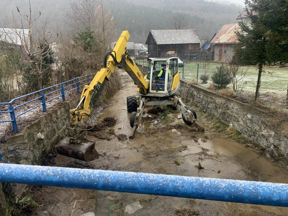 Ďakujeme  Slovenskému vodohospodárskemu podniku Košice, prevádzkové stredisko  Prešov  za vyčistenie potoka od nánosov a prekážok  prietokového profilu, časť vodného toku Čierny močiar v intraviláne k.ú. Nižný Slavkov.