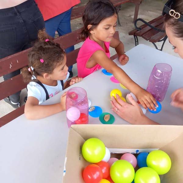 MDD sa niesol v duchu hier. Deti sa dosýta vyšantili v areáli amfiteátra.