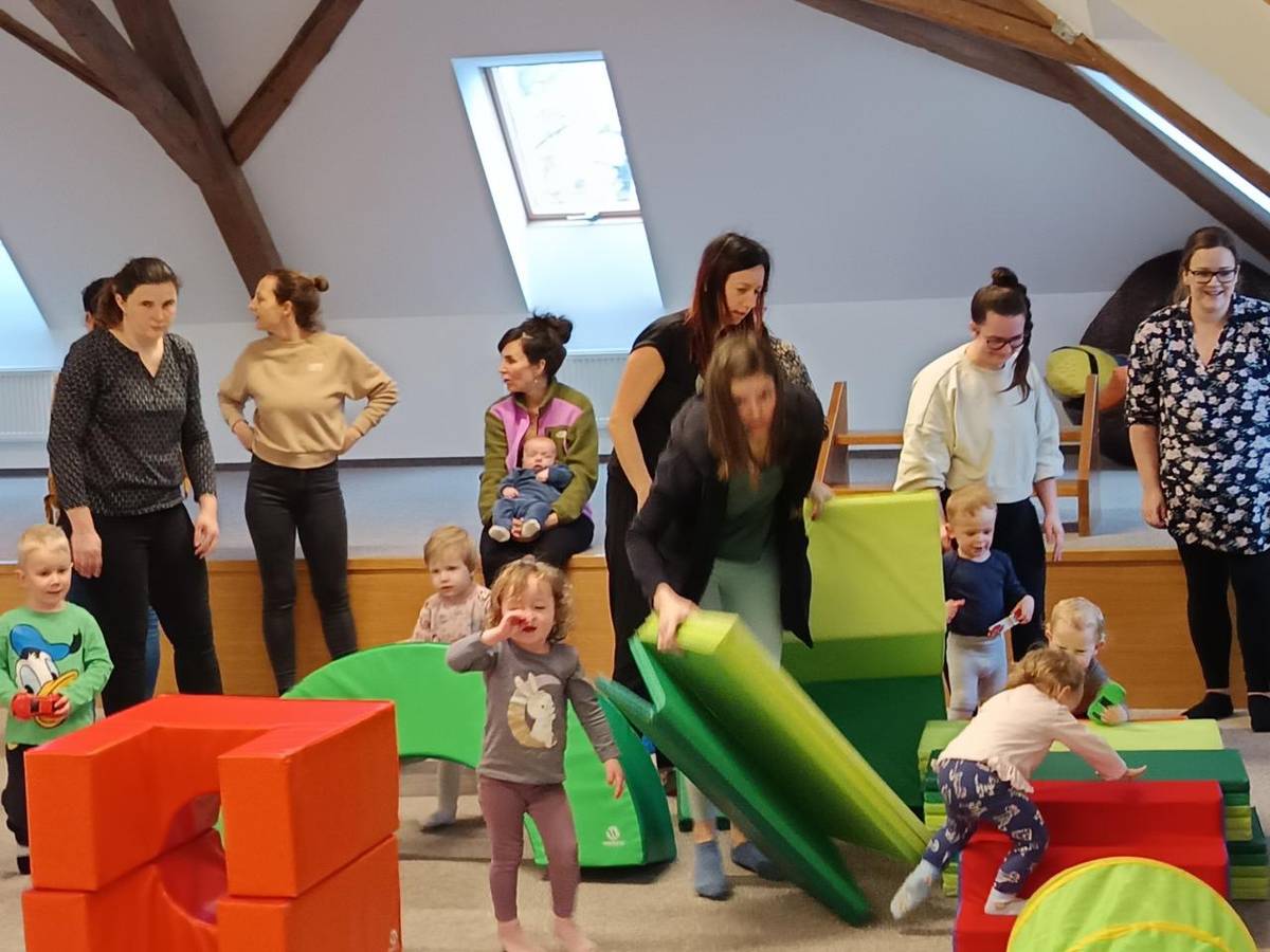 Pro všechny maminky, babičky, děti a vnoučátka je zde každou středu prostor v Komunitním centru od 10 do 12 hodin dopoledne.