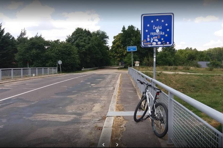 Most přes řeku Moravu na cestě II. třídy č. 425 směr Lanžhot - Brodské je od 27.1.2025 uzavřený kvůli havarijnímu stavu. Uzavírka platí i pro cyklisty a chodce.