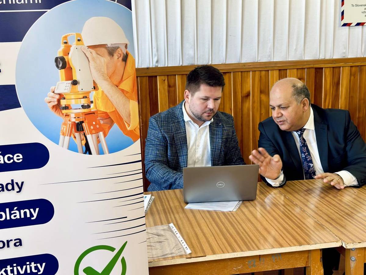 Dnes sa na našom obecnom úrade v Jarovniciach uskutočnilo prvé informačné stretnutie k vysporiadaniu pozemkov v rámci národného projektu Úradu splnomocnenca vlády SR pre rómske komunity, do ktorého sa naša obec zapojila v roku 2024.