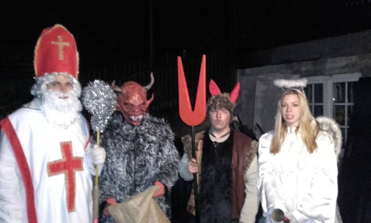 Letos nás navštívili Mikuláš, Anděl a čerti u každého doma. Jak to vypadalo se můžete podívat ve fotogalerii...