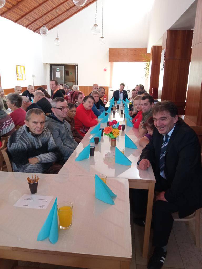 Október sme zakončili oslavou úcty k starším, ktorú sme spojili s blahoželaním naším prijímateľom, ktorí oslávili svoje narodeniny alebo meniny.