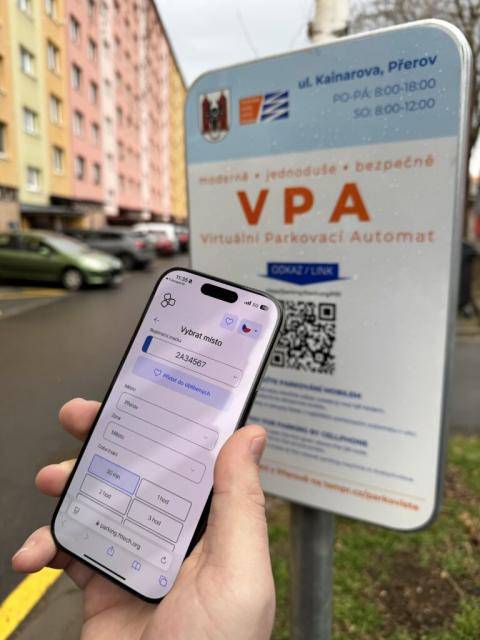 Nově placená parkoviště v Jateční ulici a ve vnitrobloku Kainarovy ulice jsou osazena parkovacími totemy, které jsou přerovskou novinkou v oblasti parkování. Zde lze platit pohodlně formou virtuálního parkovacího automatu načtením QR kódu. V případě, že řidič preferuje platbu v hotovosti nebo kartou, musí navštívit nejbližší klasický parkovací automat.Více jsme o novinkách v parkování psali zde