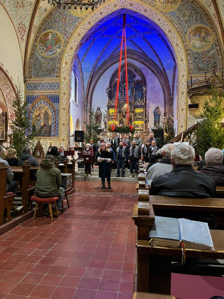 O adventních nedělích proběhla setkání u adventního věnce v amfiteátru za ZŠ, s Mikulášem u skautovny, na obecním jarmarku v místní sokolovně s bohatým programem pro malé i velké a v kostele při vánočním koncertě.