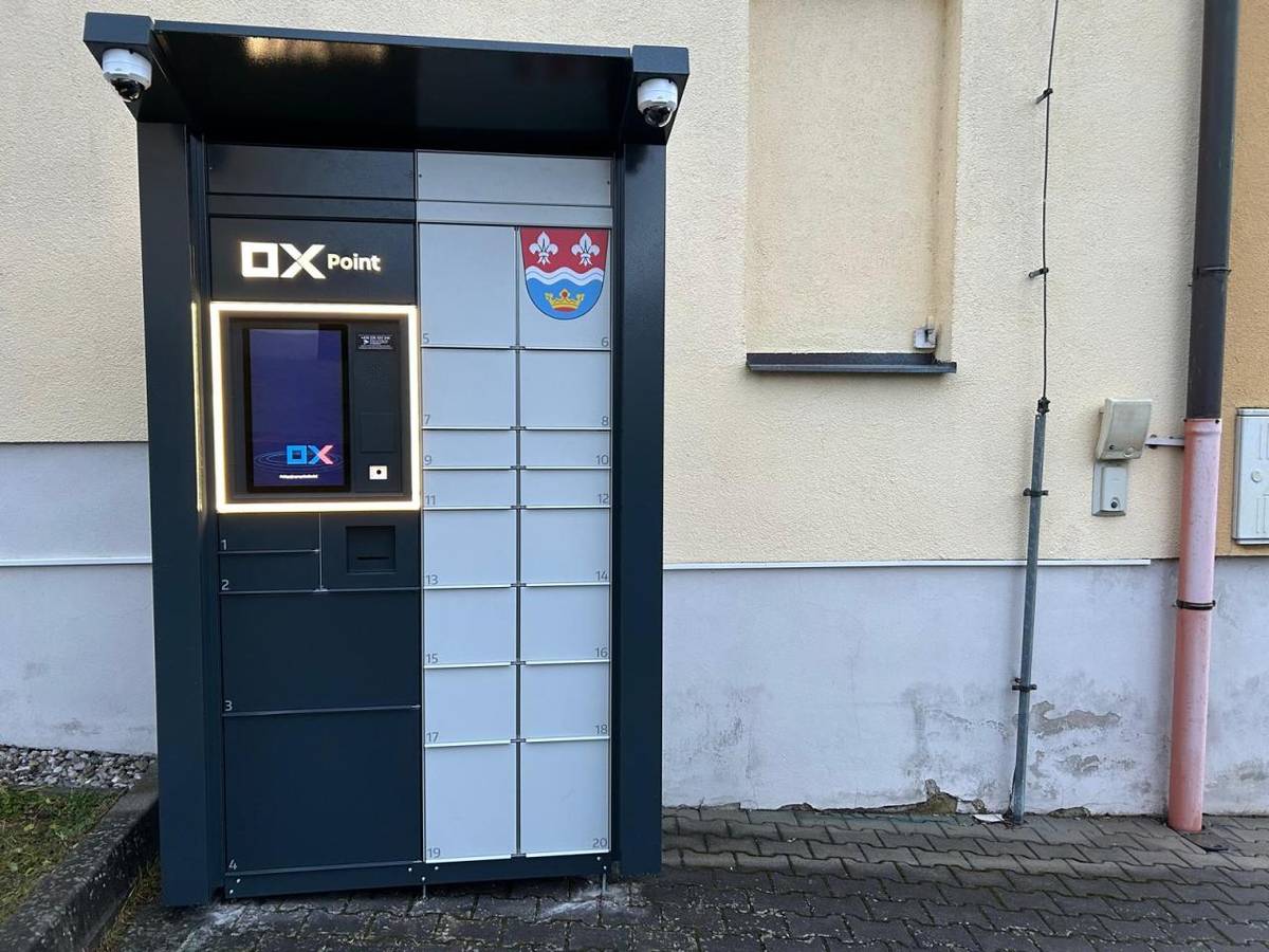 V naší obci je teď občanům k dispozici BOX OX point k vyzvednutí svých balíčků. Dále i možnost jejich odeslání. V následujícím týdnu bude zprovozněna i elektronická úřední deska dotykově ovladatelná na LCD boxu. Box je umístěný u budovy obecního úřadu.
