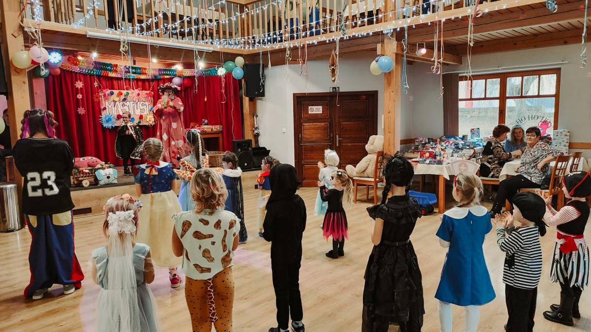 V neděli 2.2.2025 se uskutečnil tradiční karneval pro děti v obecním Country sále.