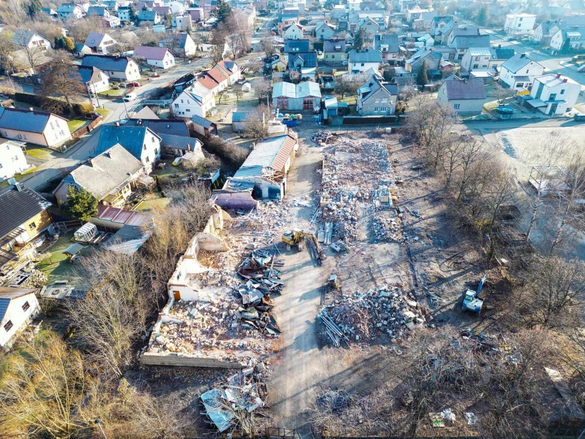 Informujeme, že 20. ledna začala dlouho očekávaná demolice bývalého výrobního závodu bednárna.