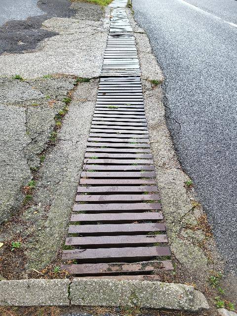 Projekt: „Poskytnutie príspevku na podporu preventívnych opatrení pred krízovými udalosťami v TTSK“- Finančný príspevok na výmenu 3 ks roštov na miestnej komunikácii od Trnavského samosprávneho kraja v sume 1950,00 €