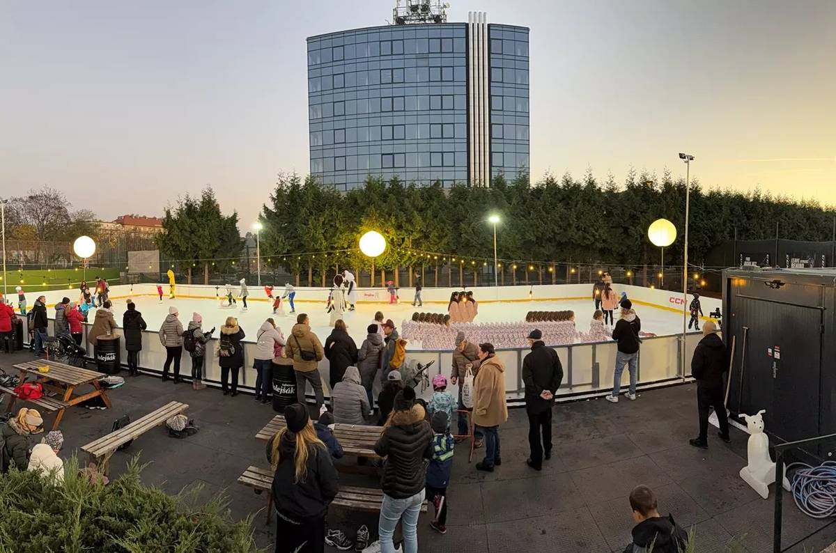 Milí sousedé,  bruslení zdarma pro děti do 15 let nabídnou příští týden o jarních prázdninách (10. - 14. února) obě naše kluziště – na Pražačce i pod Žižkovskou věží .    Na Pražačce od pondělka do pátku 9–21 h   Pod věží od pondělka do pátku v časových blocích 15–17 h a 18–20 h.   Pokud budete v Praze, zastavte se a vyzkoušejte třeba hned obě.   Hezký víkend přeje Vaše Praha 3