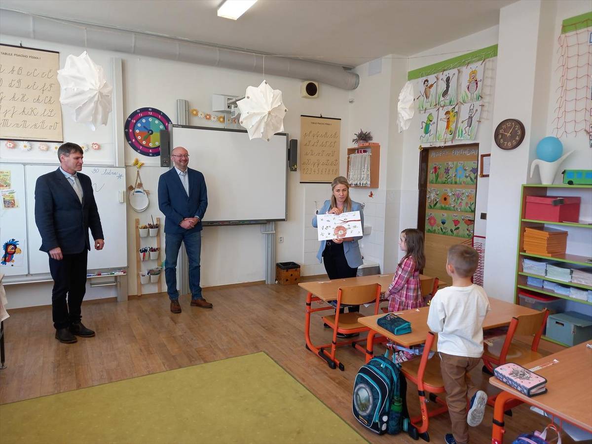 Tradiční milá návštěva vedení města a blahopřání prvňáčkům proběhlo v den jejich prvního vysvědčení ve čtvrtek 30. ledna 2025.  Starosta města Jaroslav Martinů navštívil tento rok první třídy Masarykovy ZŠ a místostarosta Libor Jelínek ZŠ Na Lukách. Děti dostaly na památku od našeho města pastelky a kvízový ...