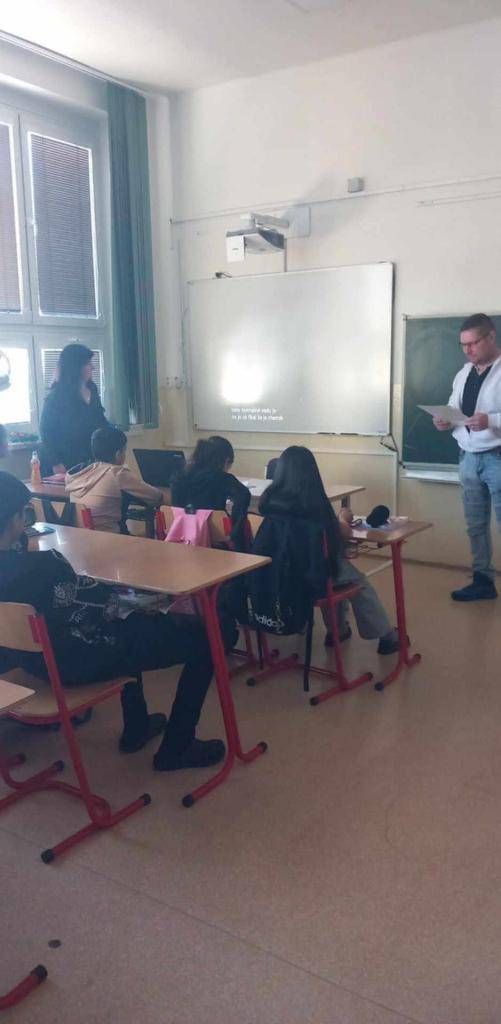 S blížiacimi sa vianočnými sviatkami a nový rokom stihli ešte naši RP pre mládež na základnej škole zorganizovať aktivitu pod názvom Zábavná pyrotechnika.   Cieľom tejto aktivity bola prevencia proti možným nástrahám spojených s manipuláciou zábavnej pyrotechniky. Žiakom sme premietali videá venujúc