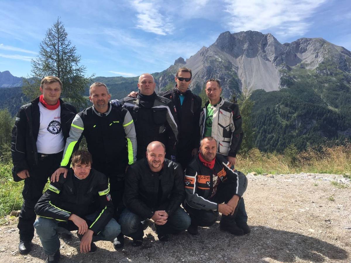 Již tradiční letní moto výlet je opět za námi. Projeli jsme pouze Alpské pohoří a Dolomity, navštívili jsme Rakousko, Slovinsko a Itálii.