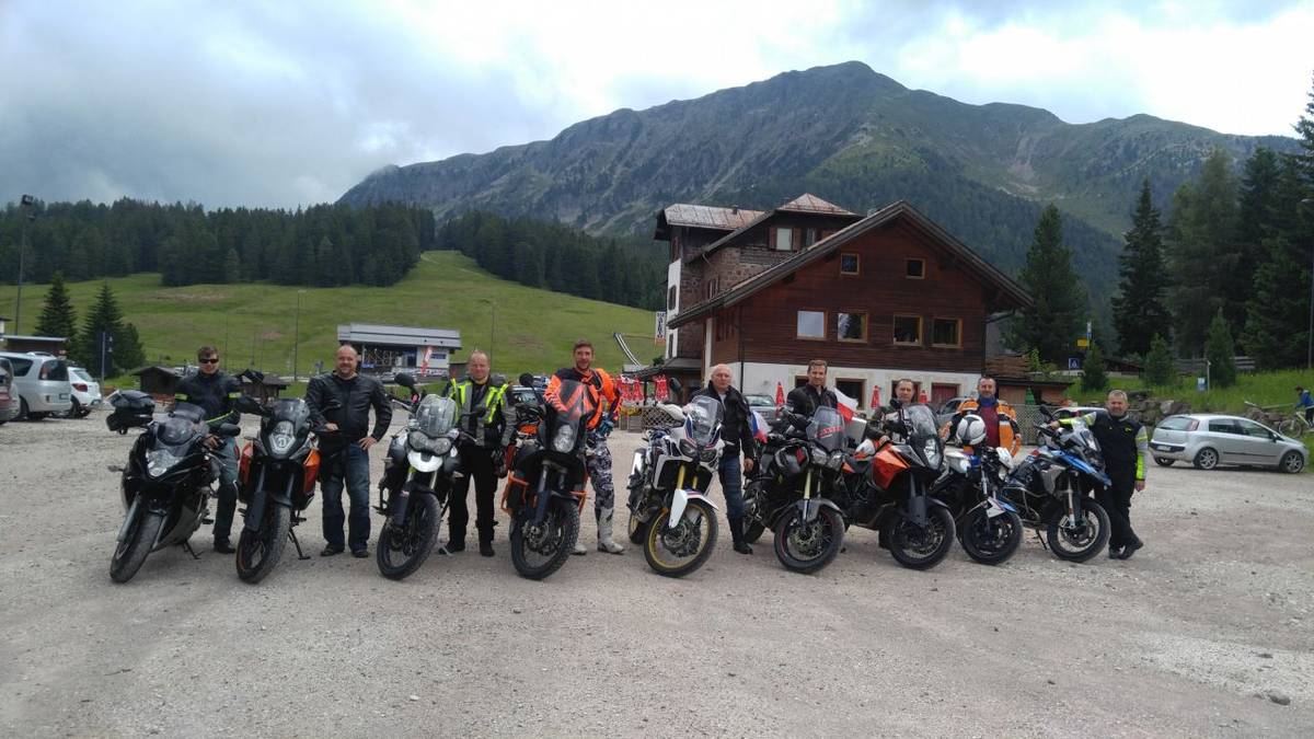 Výlet proběhl od neděle 1. 7. do soboty 7.7.2018.  Tentokrát jsme projeli italské Dolomity v okolí Trenta.   Počet jezdců byl 9. Ujeli jsme krásných 2000 km. Trasa a foto v příloze následuje.