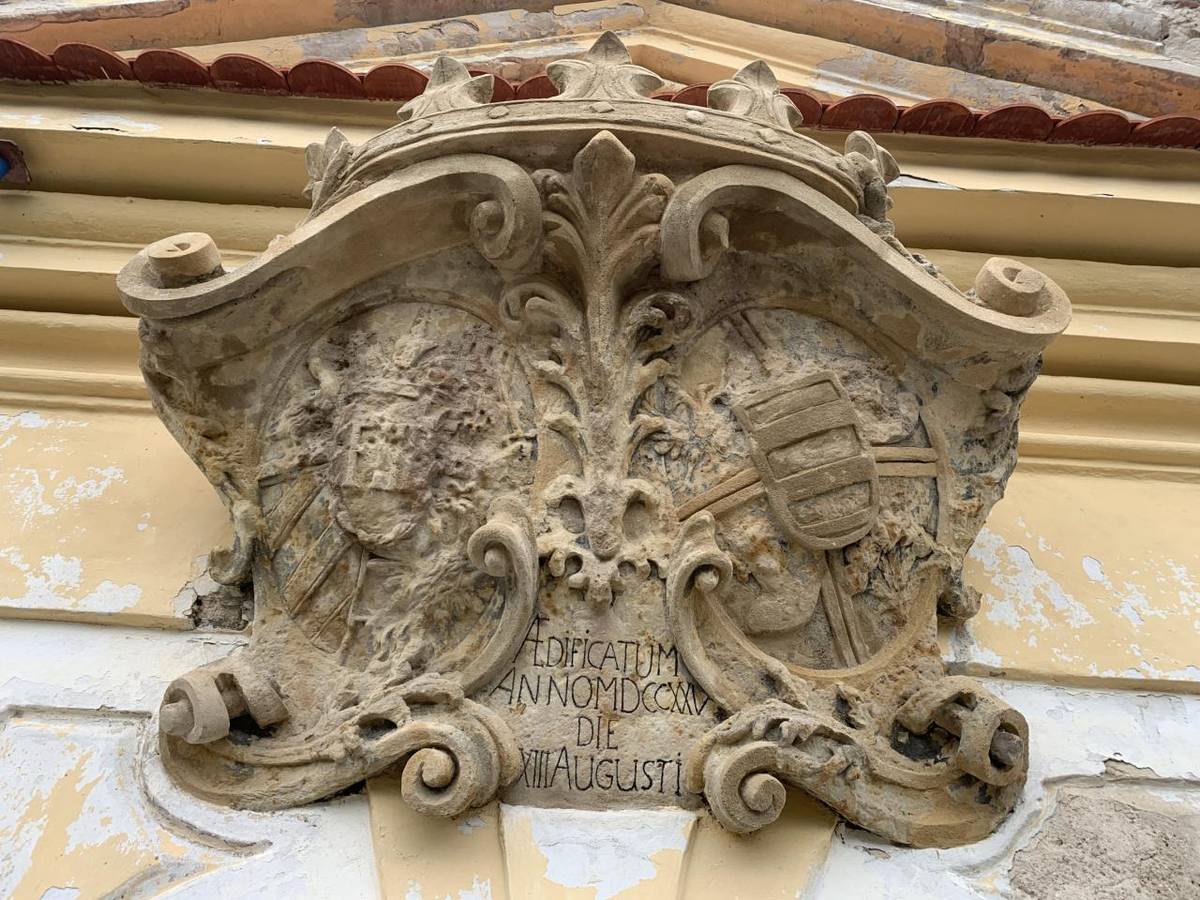 Předmětem restaurování byl kamenný pískovcový reliéf aliančního erbu manželů Jana  Antonína mladšího Losyho z Losinthalu a hraběnky Františky Claudie Strassoldo, který je  umístěn nad vchodem do kaple Panny Marie Pomocné na Vintířovském vrchu ve výšce cca  12 m.