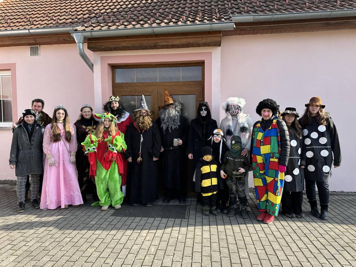 Masopustní průvod 8.2.2025 v Menharticich.