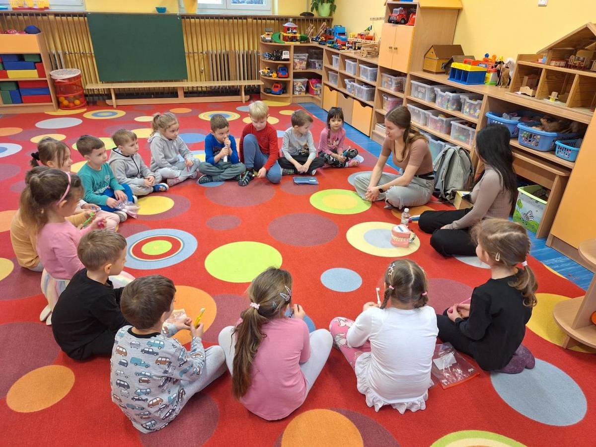 Berušky se dověděly, jak si mají správně čistit zoubky a který zoubek se jak jmenuje.