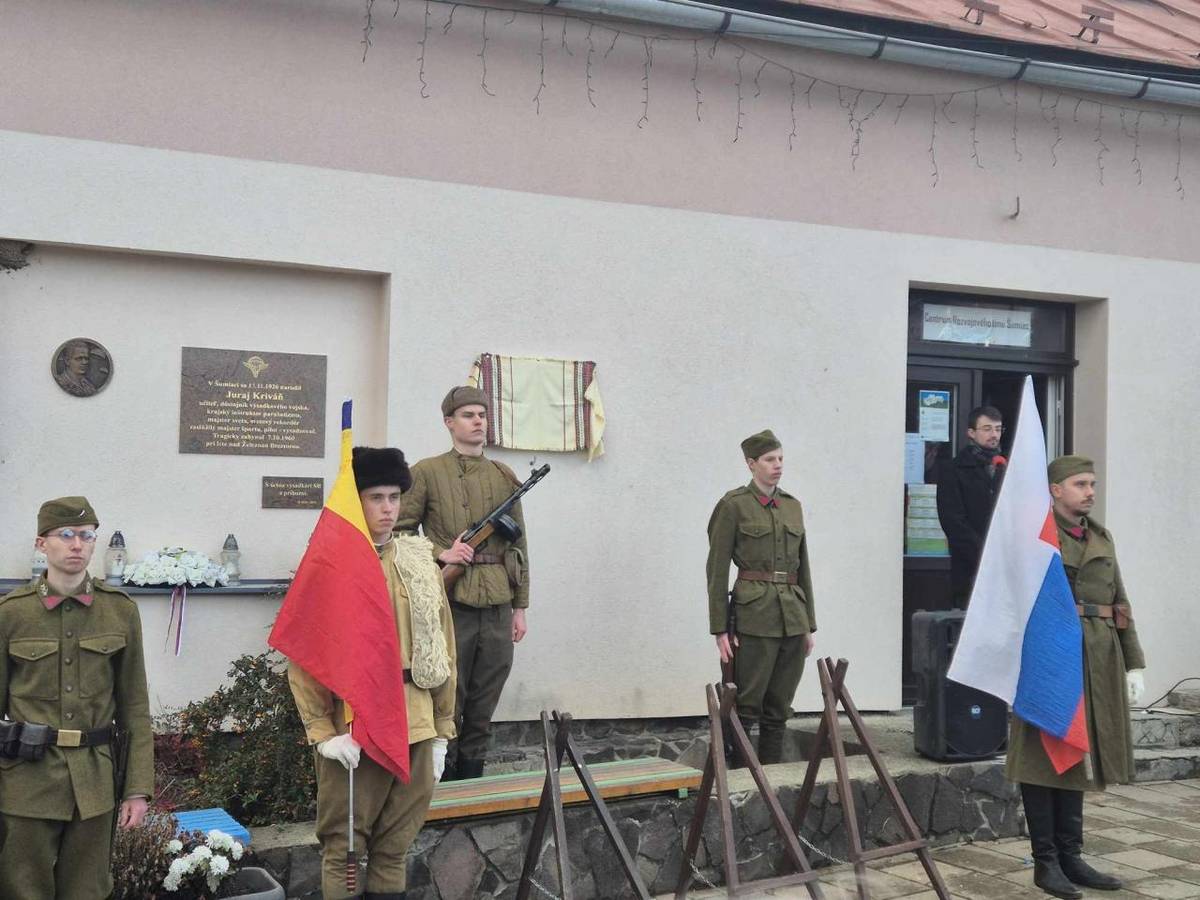 Slovenský zväz protifašistických bojovníkov v spolupráci s obcou Šumiac a Základnou školou Šumiac zorganizovali podujatie a uctili si oslobodenie obce.  Pri tejto významnej udalosti bola odhalená aj pamätná tabuľa.  Deti, učitelia a RPM si pripravili krásny program.
