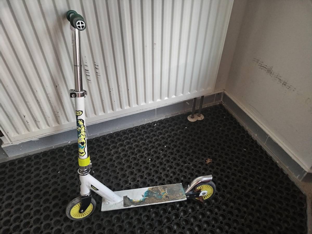 Ve městě Újezd u Brna byly nalezeny tyto 3 věci:  -jízdní kolo KELLYS -koloběžka zn. CRIVIT s růžovými prvky  -dětská koloběžka se žlutými potisky.  Majitelé se mohou přihlásit na tel. č.: 602 500 584.