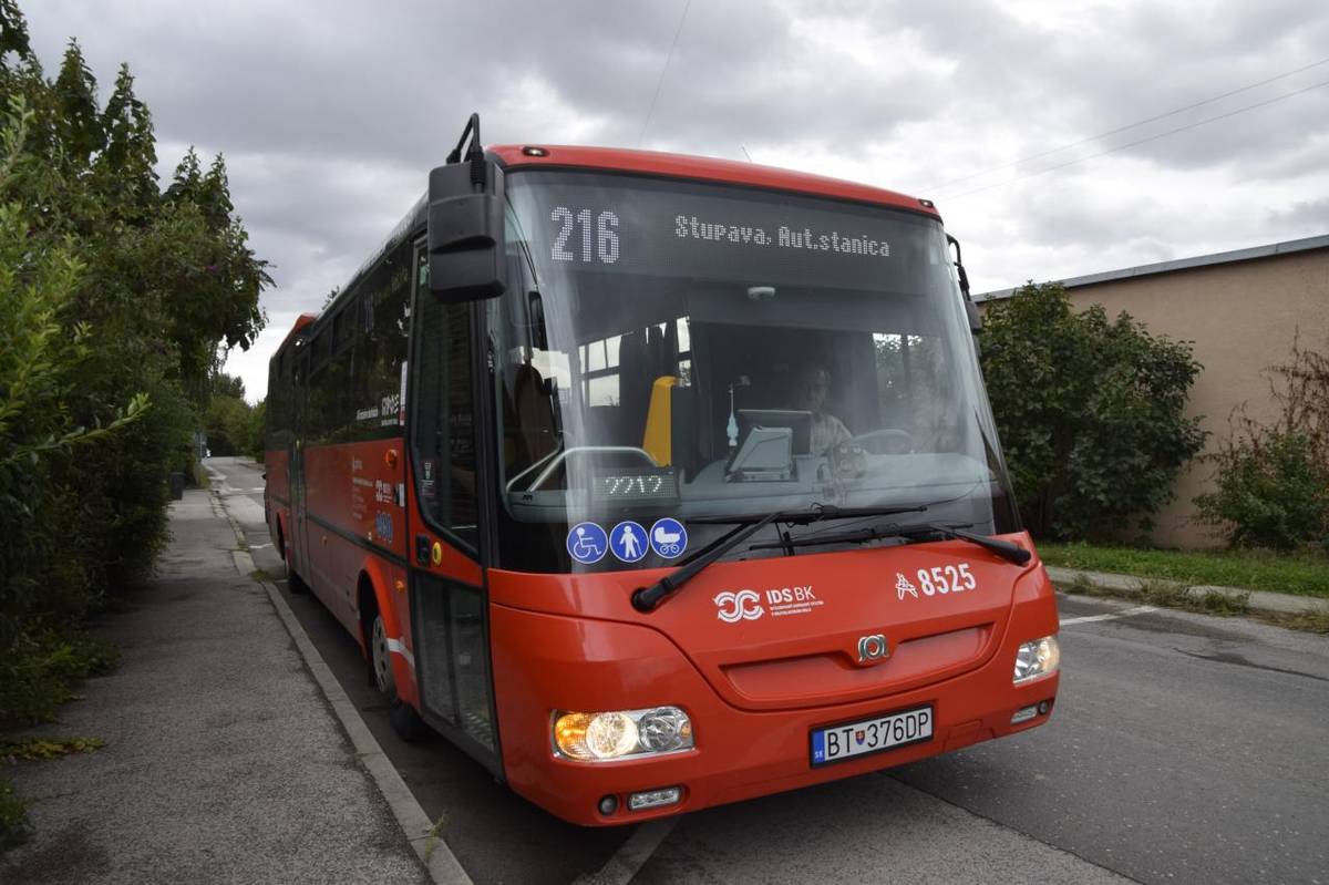 Autobusová linka 216 je dôležitou súčasťou dopravy v Stupave. Ponúka pohodlné spojenie so Záhorskou Bystricou a mestskou štvrťou Bory, vrátane Nemocnice Bory a OC Bory Mall.