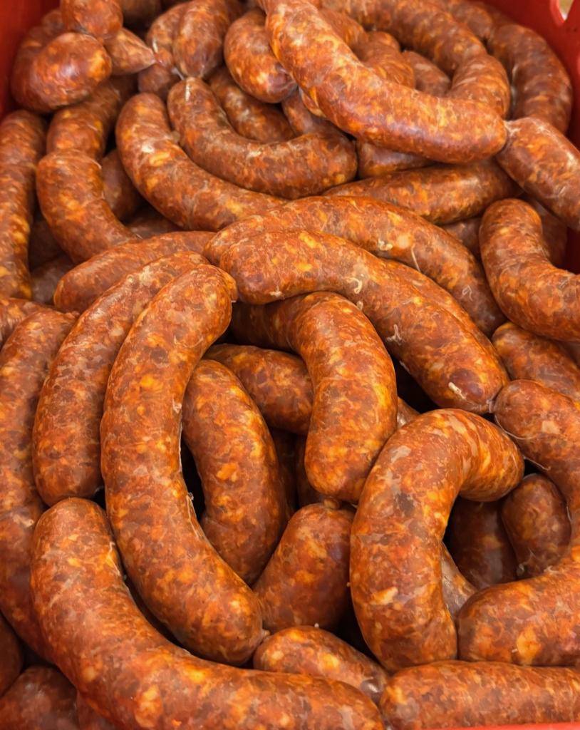 Dňa 8.2.2025 sa v našej obci konala tradičná zabíjačka spojená s ochutnávkou zabíjačkových špecialít.