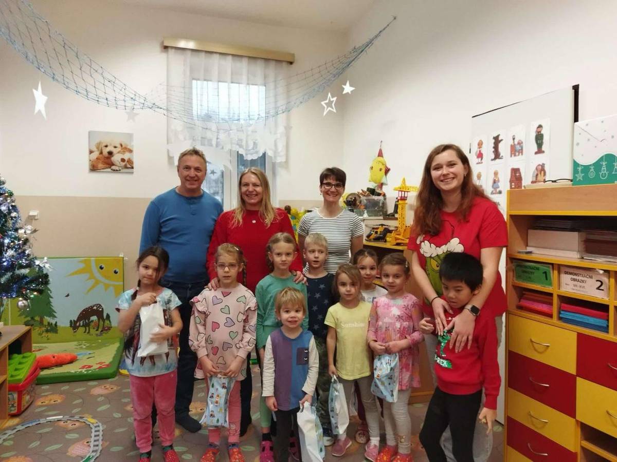 Vánoce ve školkách s panem starostou a paní místostarostkou