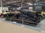 Projevuje se to hlavně motorem, zatímco původní T77 měla třílitrový osmiválec, T77A měl o čtyři deci větší objem i vyšší výkon.